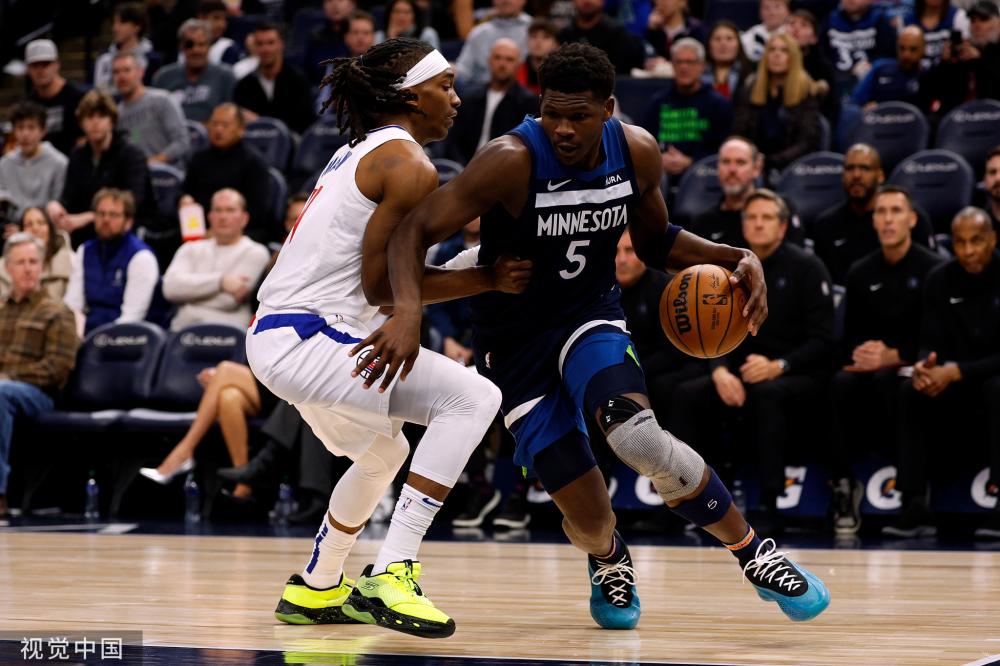 成鲜明对比 成鲜明对比