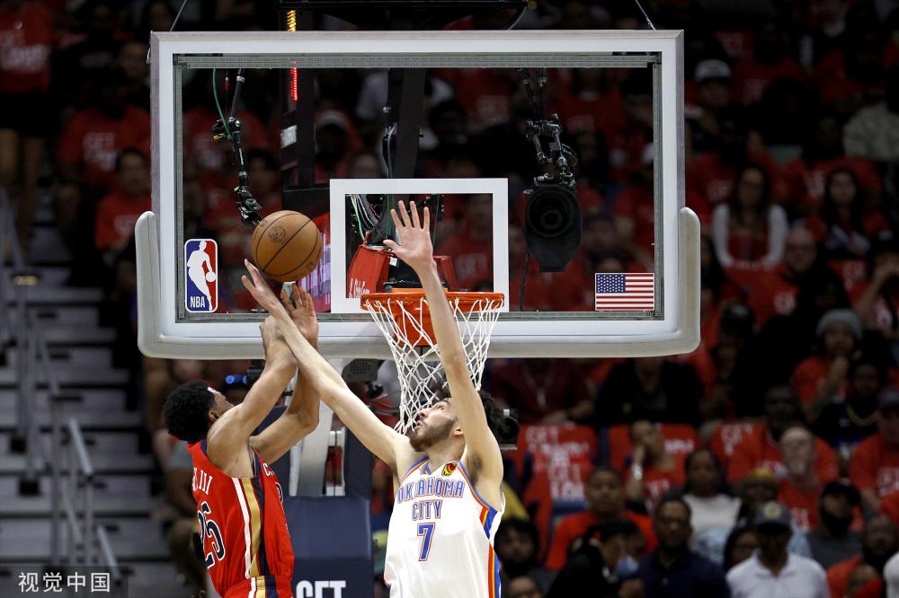 他在对阵柏 他在对阵柏